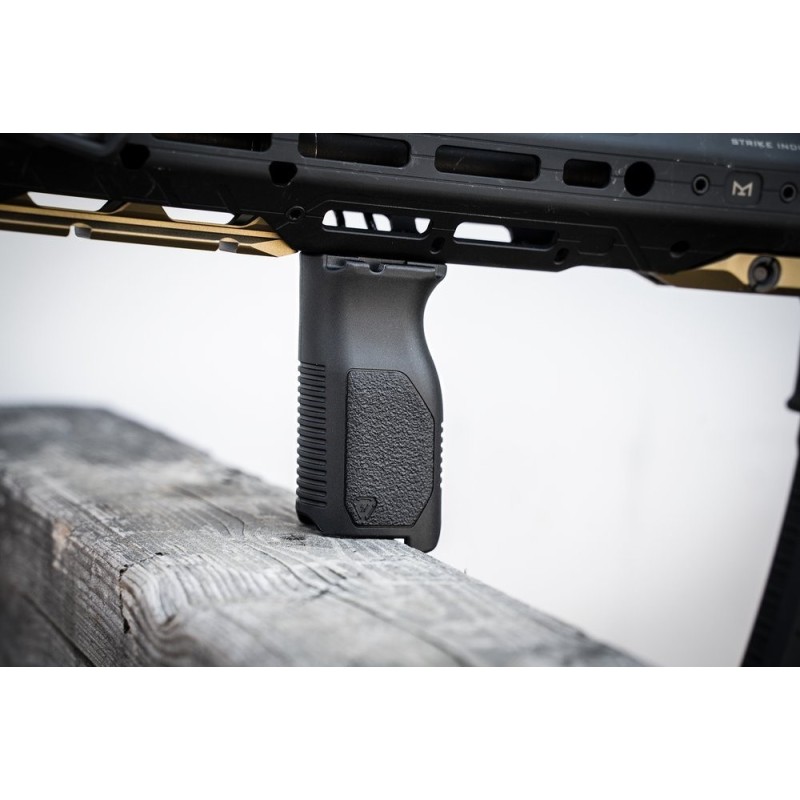 Impugnatura frontale ANGLED VERTICAL con passa cavi M-LOK - Strike Industries®